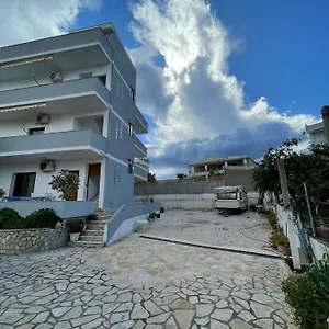 Guest house Hola